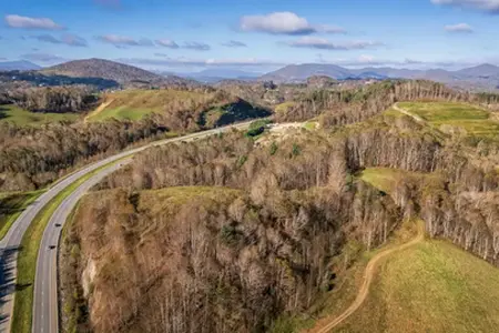 Trideset kilometrov avtoceste: ŘSD obljublja, da bodo pred božičem odprli južni odsek M3.